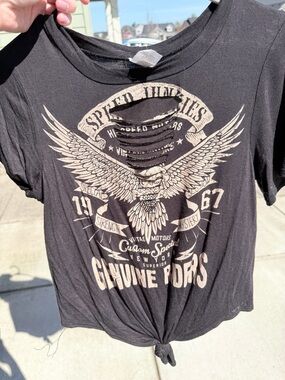 Windsor Black Tee with Cream Graphic and Front Slit